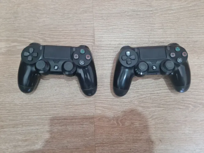 2 Controles PS4 DualShock 4 para Reparo/Peças