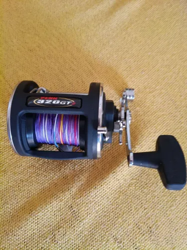 Carretilha Penn 320 GT2 Semi-Nova - Na Caixa Com Manual