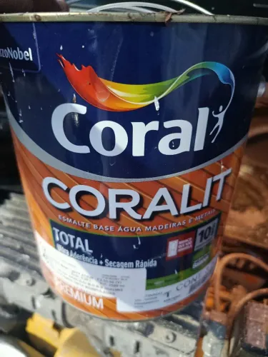 Tinta esmalte a base água