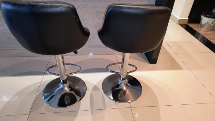 Banqueta (precisa trocar o gás pra ela voltar a subir e descer