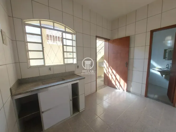 CASA DE DOIS PAVIMENTOS PARA LOCAÇÃO NO BAIRRO SÃO JOSÉ - MONTES CLAROS/MG