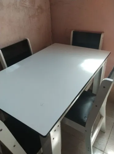 Mesa com 4 cadeiras (MDF)