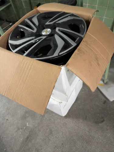 Roda 15 furacão 4x100 com calotas originais GM