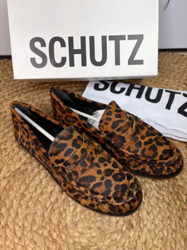 Mocassim em couro animal print schutz 37 (novo)
