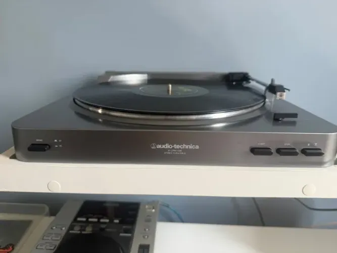 Toca-Discos Audio-Technica AT-LP60