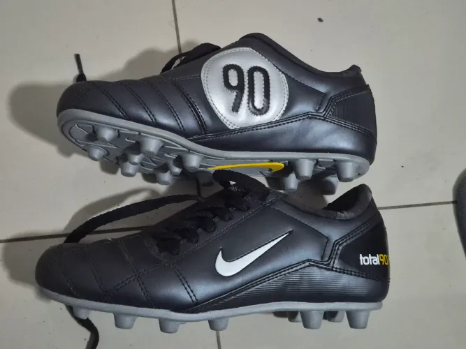 Chuteria campo nike 36