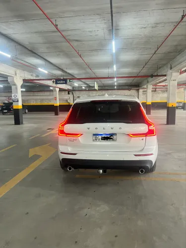 Volvo XC-60 XC 60 D-5 Momentum 2.0 AWD Diesel 5P 2019