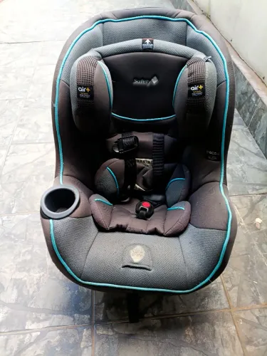 Cadeirinha Safety 1st.