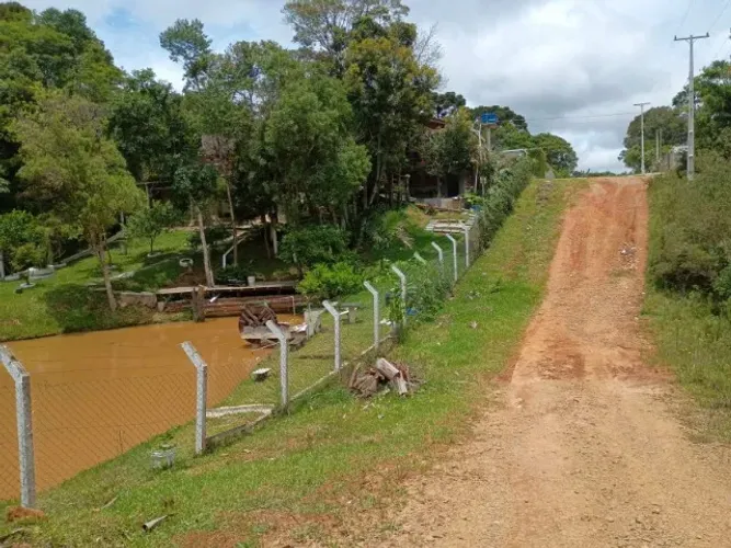VENDE- SE TERRENO SÃO JOSÉ DOS PINHAIS BORDA DO CAMPO. 1.165,00M².