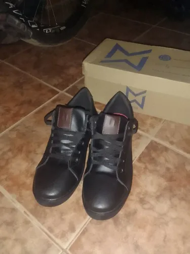 Sapatênis De Couro Todo Costurado Reforçado Tam 44
