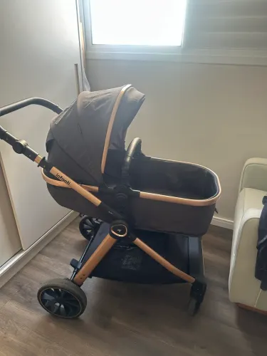 Carrinho Moisés + bebê com conforto com base isofix 