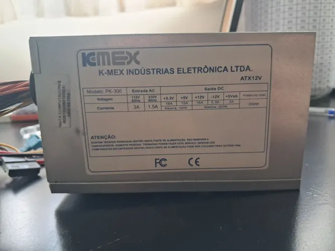 Fonte 200v com 300w da KMEX modelo apk-300