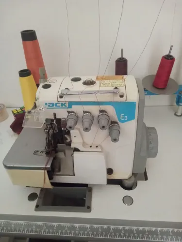 Máquina de costura overloque industrial a 3000 reais 