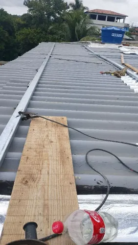 Telhado sobre posto, perfil e telha galvanizado 