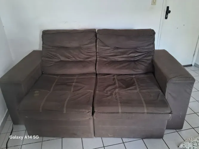 Vende-se, sofá tempo de uso 2 anos .