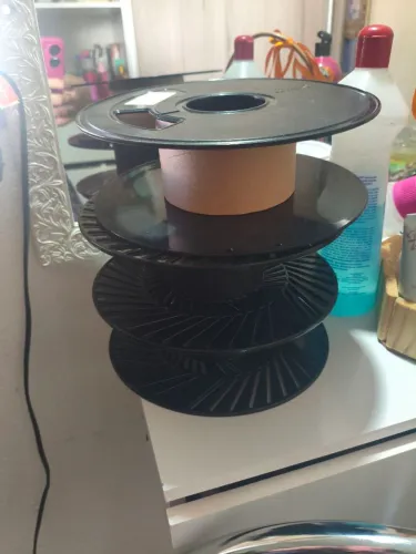 Carretel de filamento para enrolar fios e linhas 