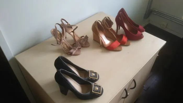 Sapatos femininos seminovos 