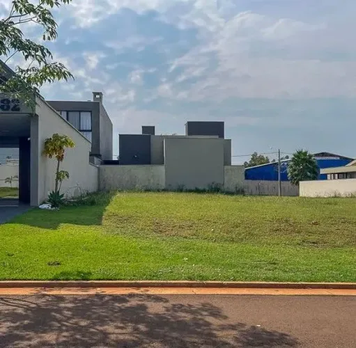 Lote no condomínio Porto Seguro. R$250 mil 