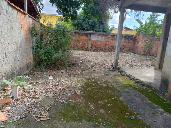 Terreno amplo com construção iniciada - 253m² - Belford Roxo/RJ (Heliópolis)