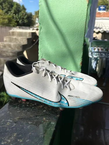 Chuteira de Campo Nike Mercurial semi nova branca com azul royal