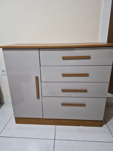 Cômoda semi nova