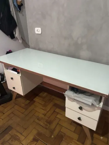 Escrinavinha DallaCosta - Tampo de vidro, 4 gavetas
