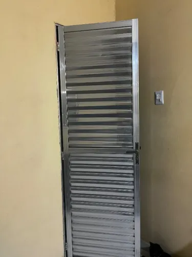 Porta Veneziana de Alumínio 210x60 Cm (AxL) Lado Direito Quality Esquadria