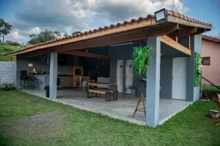Imóvel para venda tem 100 metros quadrados com 2 quartos