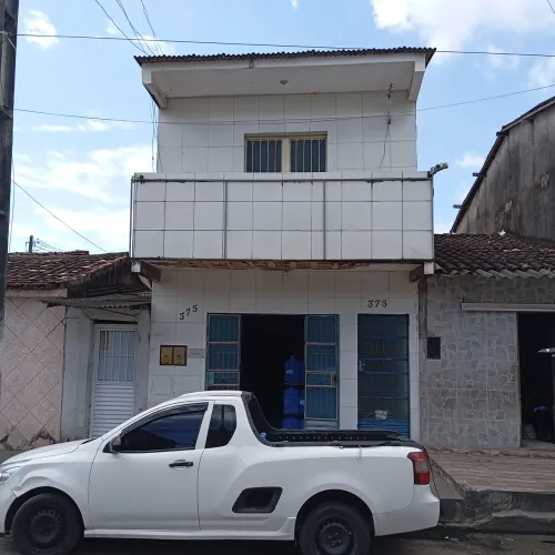 Casa de 1° andar próximo ao mercado da produção