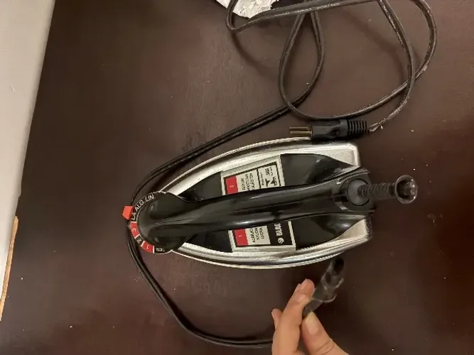 Ferro de gomar Black and Decker ( quebrou o fio somente)