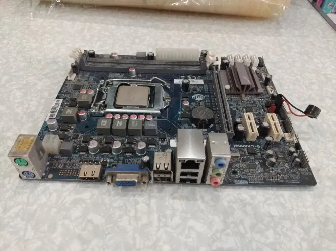 Placa mãe Megaware 1155 15-Y90-011003 I5 2110