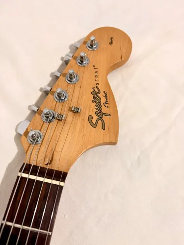 Guitarra Squier Fender. Cordas 010 ELIXIR. Regulada e Blindada. Estado ZERO. Aceito TROCA