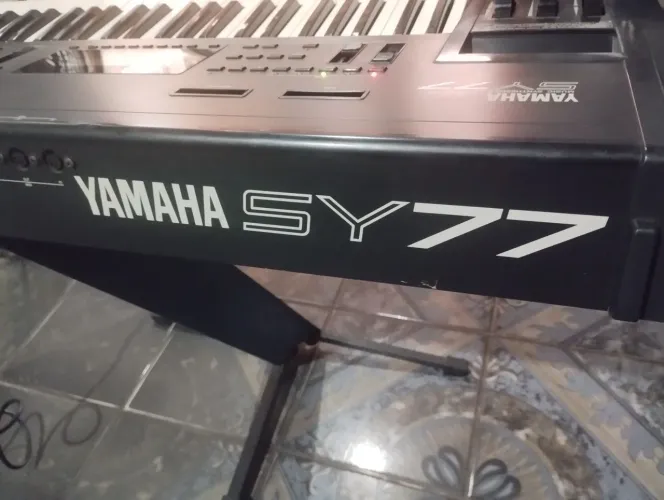 YAMAHA SY 77