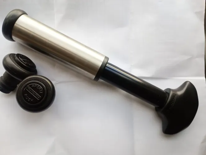 Bomba de vácuo para vinho Tramontina com 2 bicos