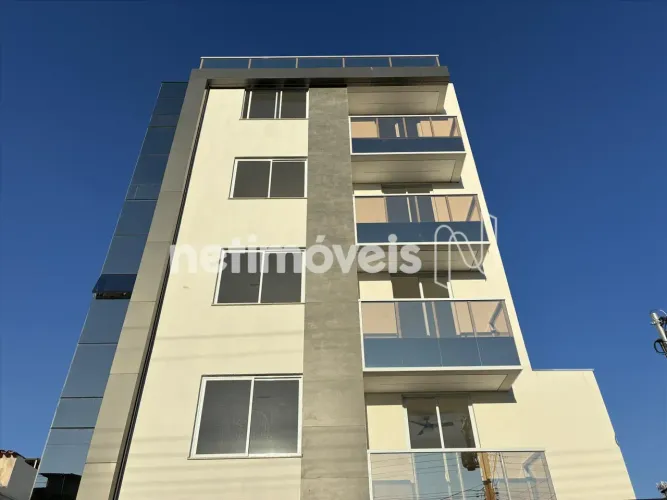 Apartamento 3 quartos prontos para instalação de ar-condicionado com 01 suíte e varanda