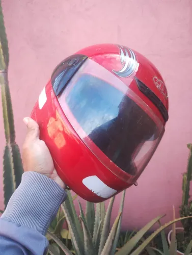 Capacete EBF tamanho 58 em ótimo estado 