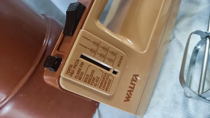 Batedeira Walita vintage com acessórios originais