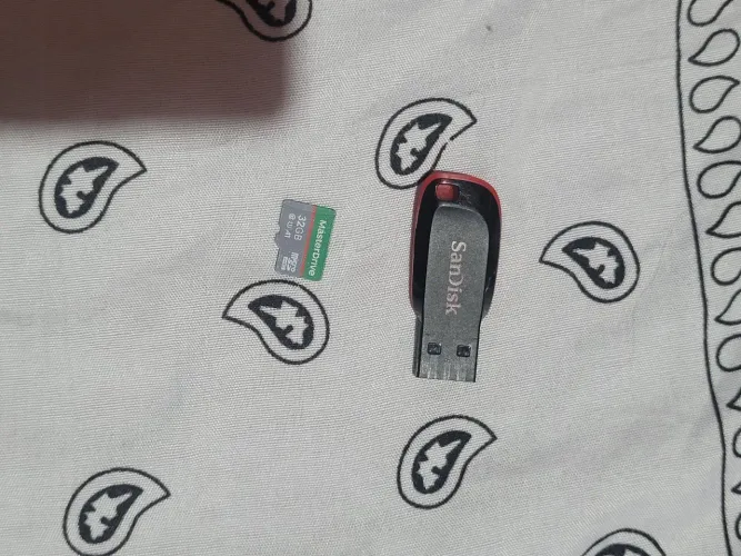 Pendrive 128gb Sandisk e cartão 32gb masterdrive