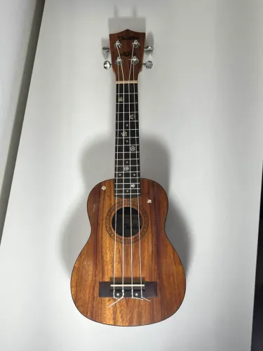 Ukulele Shelby em ótimas condições