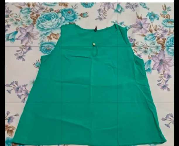 Blusinha regata cor verde bandeira,  tamanho  M 