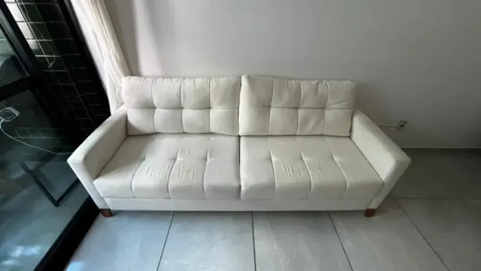Sofá 2 Lugares 2,10m em Linho Bege - Pouco Usado