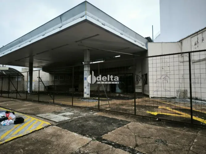 Terreno Comercial com 532m² disponível para Locação no bairro Aparecida em Uberlândia - MG