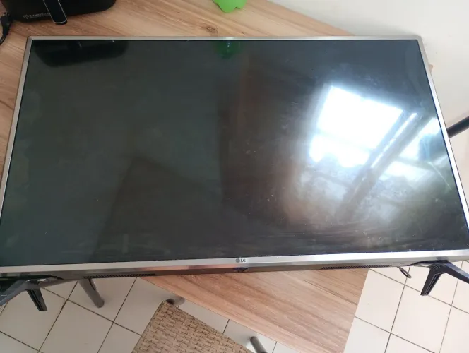 TV LG 43 E TV AOK 32 TELA QUEBRADA