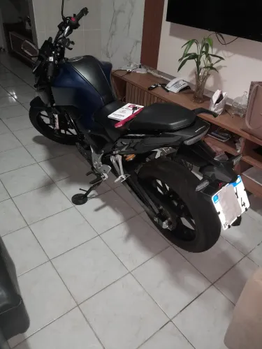 VENDO CB 300 F ABS UNICO DONO 3432 KM 25/25 NO MEU NOME EMPLACADA 26