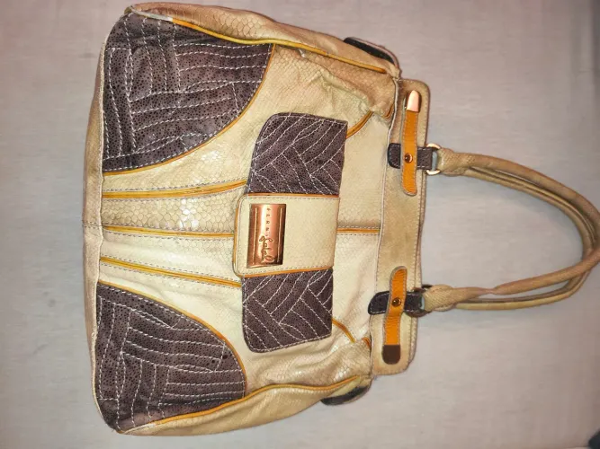 Bolsa em couro marca Ferni