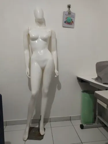 Manequim feminino
