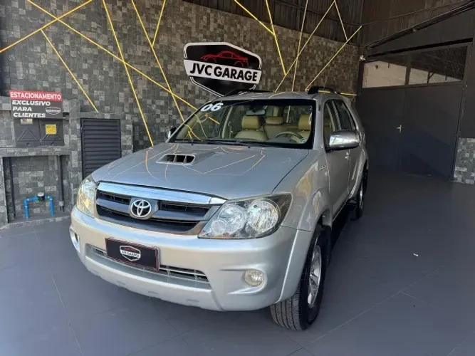 Toyota Hilux SW4 SRV D4-d 4X4 3.0 TDI Dies. MEC 2006