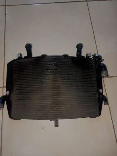 Radiador original da R1 2008