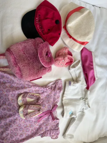 Conjunto de roupinhas e acessórios originais para boneca American Girl