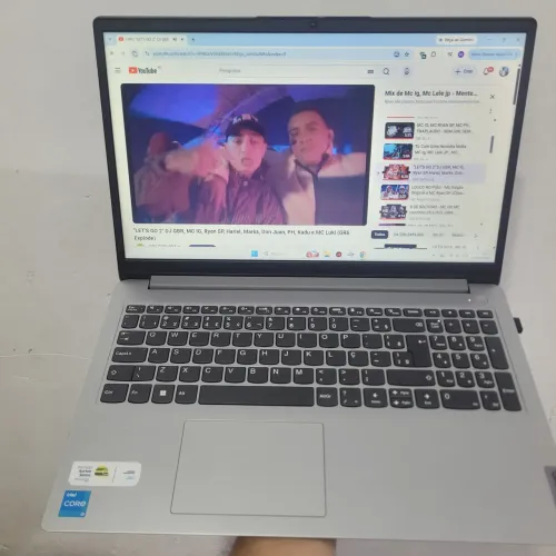 Notebook Lenovo i3 top
